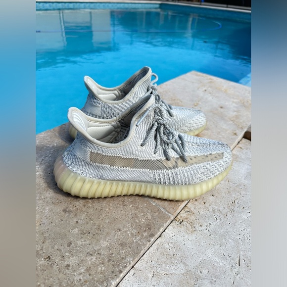YEEZY BOOST 350 V2 LUNDMARK REFLECTIVE SIZE 6 - Picture 1 of 5